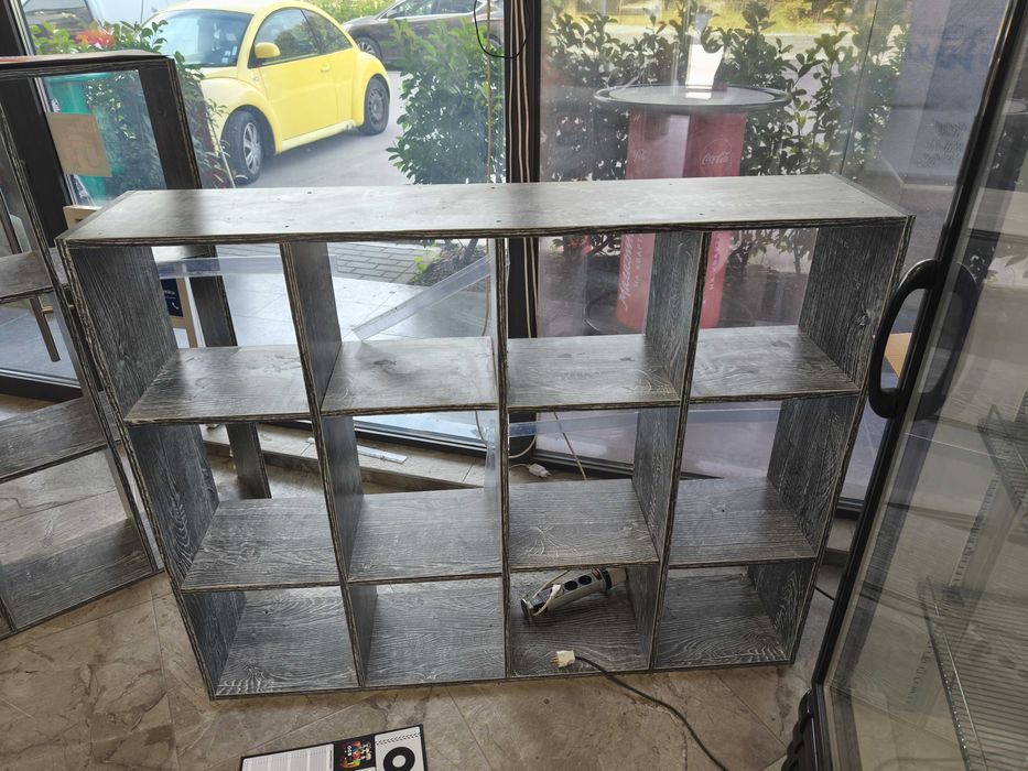 Дървени стелажи -2 броя