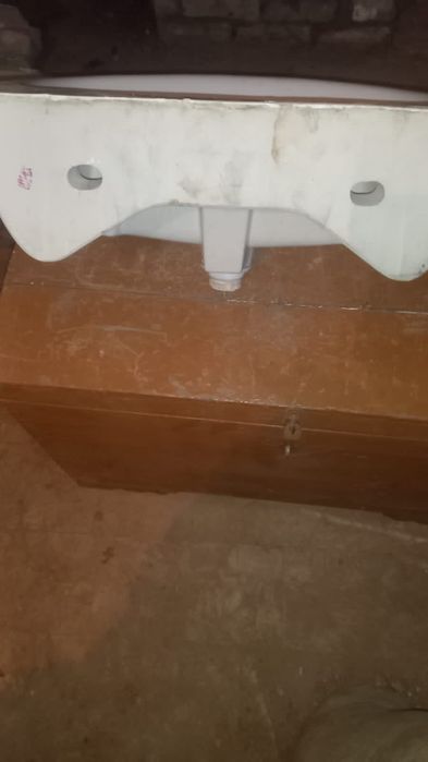 Продам раковину фарфоровую