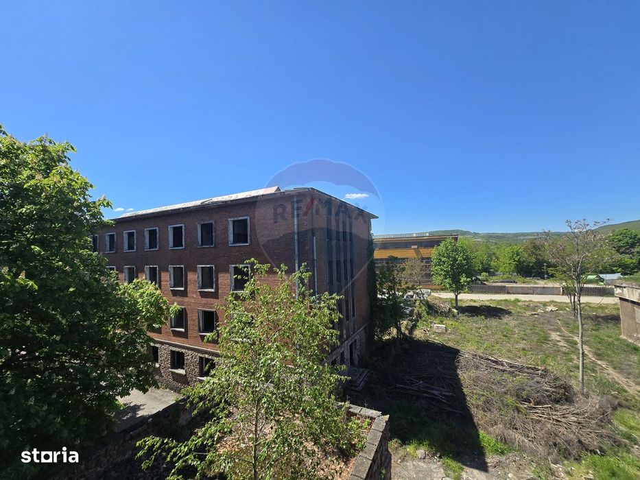 Patrimoniu Industrial, teren si clădiri, lângă Castelul Corvinilor