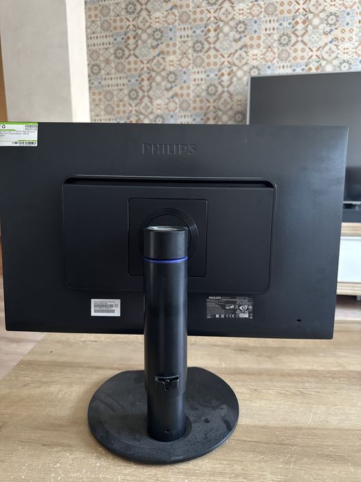 Philips 24 VGA DVI 2 stereo speakers