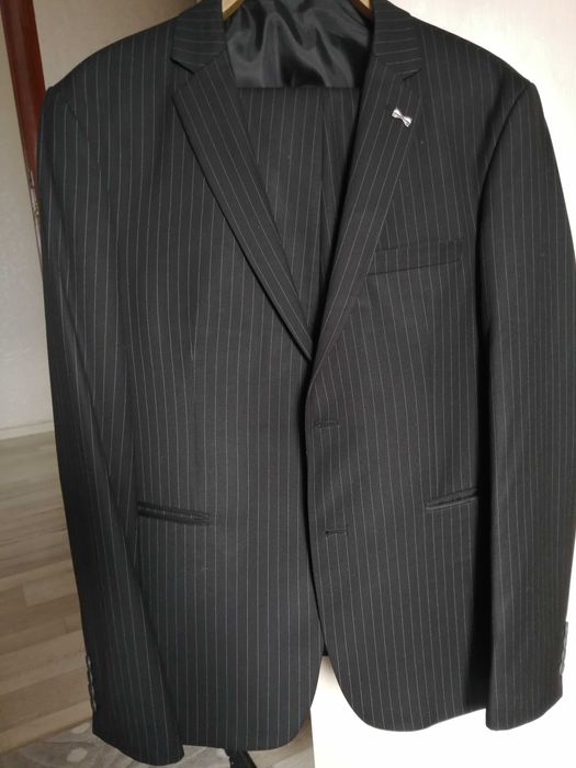 Продам костюмы тройки