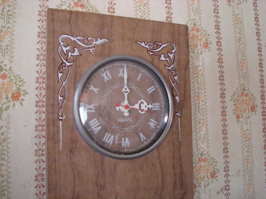 Часы настенные ВАХТ. СССР- 80 е г. Работают. Есть обмен.