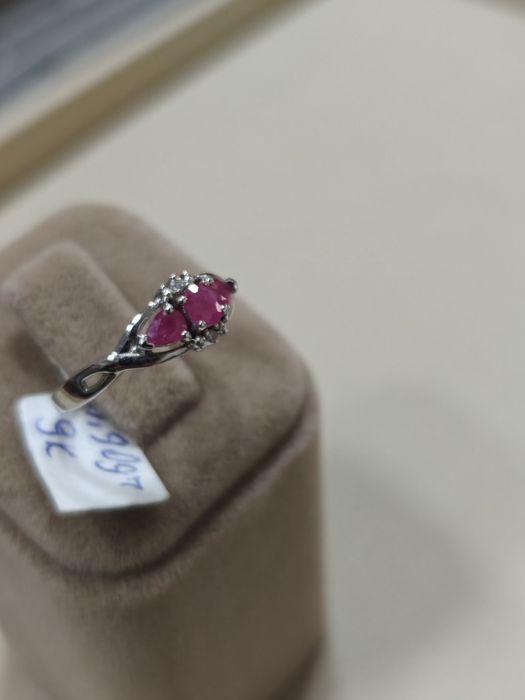 Inel aur 9k 1.90gr cu diamante și rubine(r) de