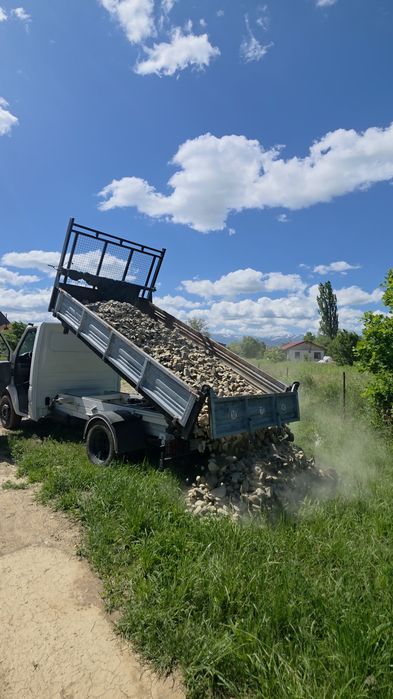 Balastru, pamant, nisip, materiale de constructii, moloz