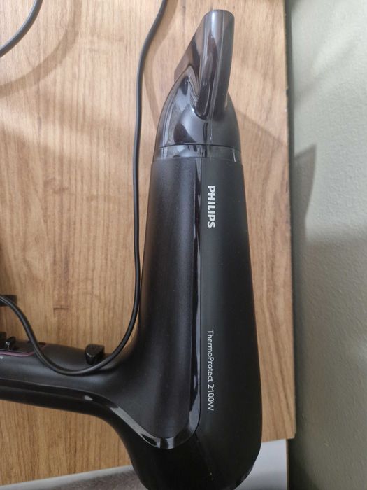 Сешоар Philips ThermoProtect 2100W