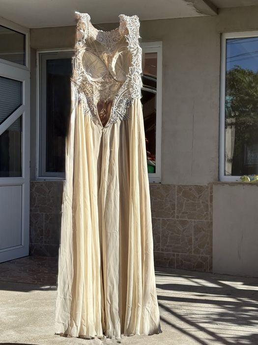 Официална рокля носена само веднъж