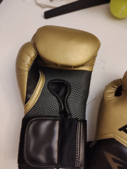 Перчатки Everlast золотые