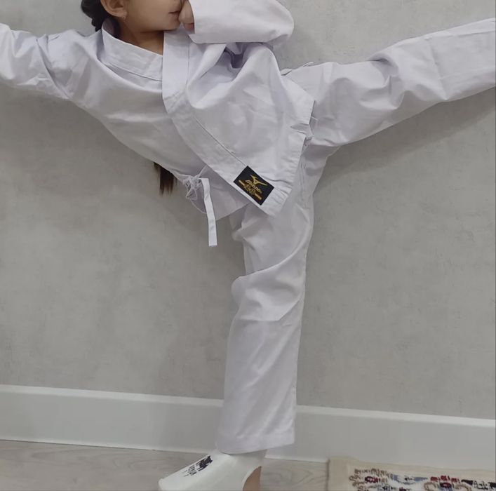 Продам костьюм для каратэ, для девочек 4-7лет