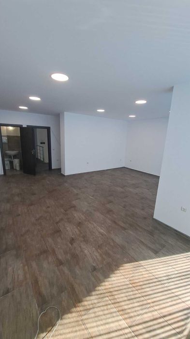 Дава се под наем Офис в Варна, Център - 132 кв.м за 1500 € - Снимка #8