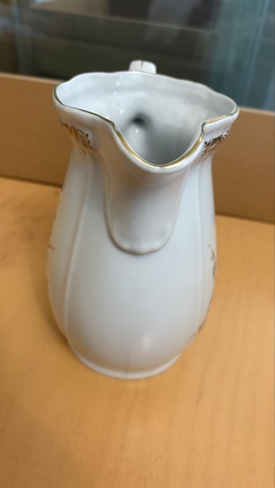 Порцеланова ретро българска кана