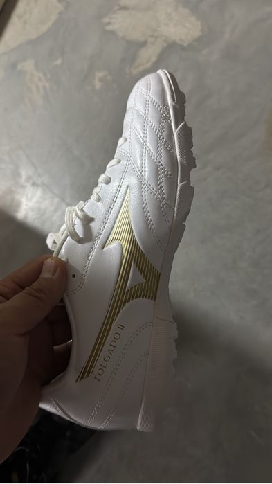 Футбольная обувь Mizuno