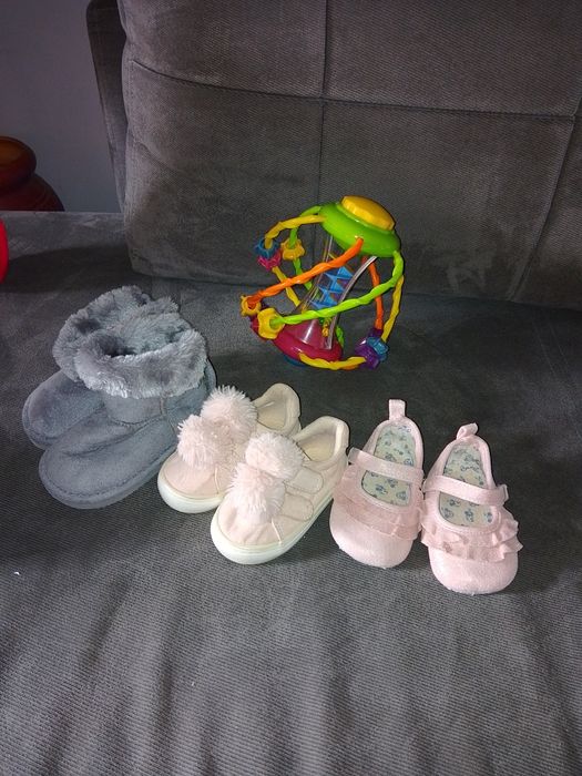 Обувки и топли ботушки за момиченце