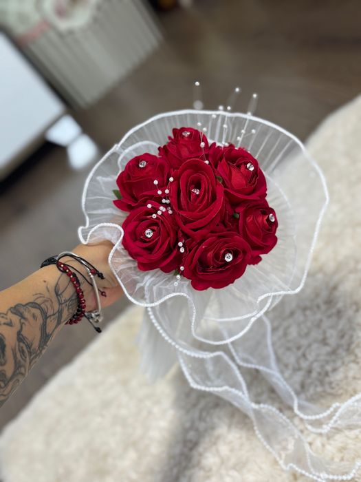 Buchet de trandafiri artificiali