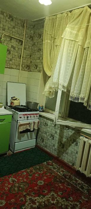 Navoiy shahrida 3 xonali uy sotiladi. Mo`ljal: Milliy bank yonida.