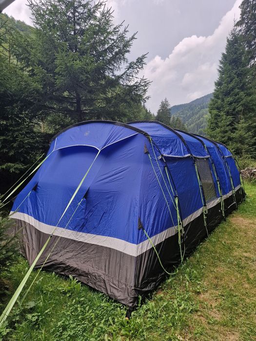 Cort 8 persoane, 2 dormitoare, 2 intrari