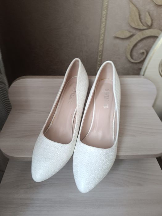 Продам женские туфли