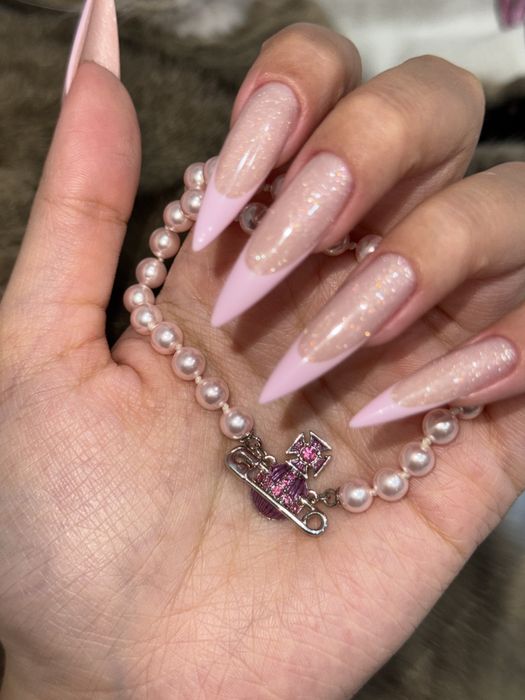 нужны модели на наращивание ногтей