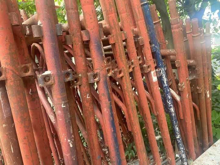 Schela metalica, popi metalici