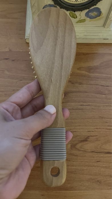 Четки за коса нови