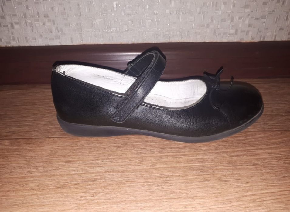 Туфли школьные на девочку.