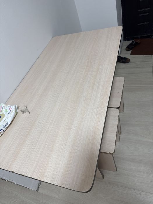 Продам стол и 3 стульчика