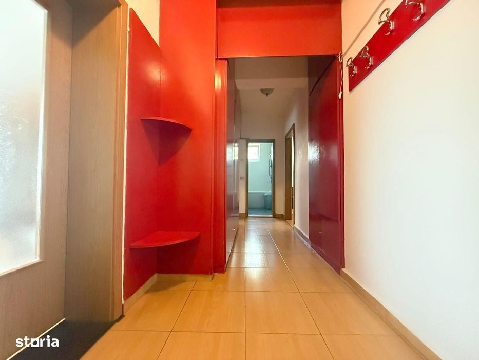 Apartament 3 camere, str. Bucuresti, suprafata generoasa