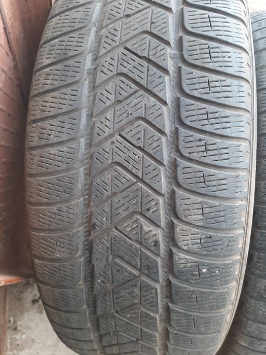 Продам шины 235/55/20 пирелли