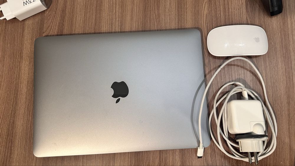 Продам Mac book Air