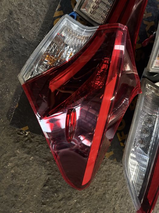 Toyota Auris 2018 година Комби Външен десен и вътрешни Стопове