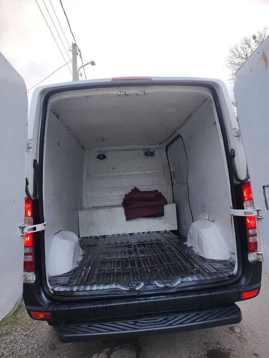 Mersedes yuktashish uchun