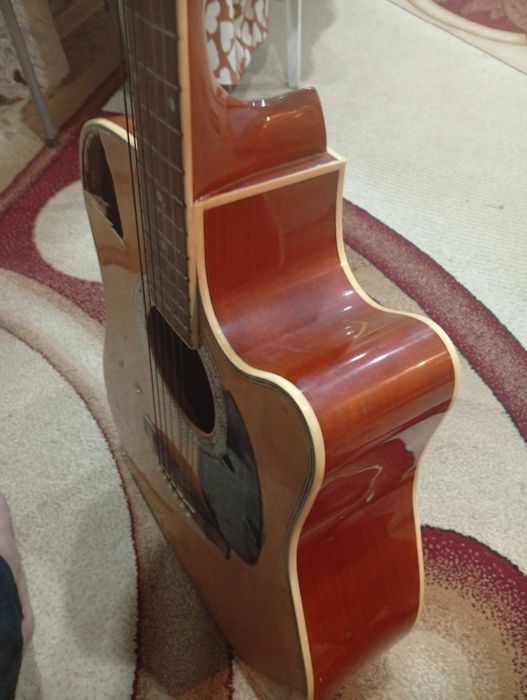 Гитара эстрадная