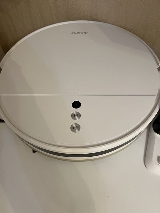 Продам робот пылесос Dreame