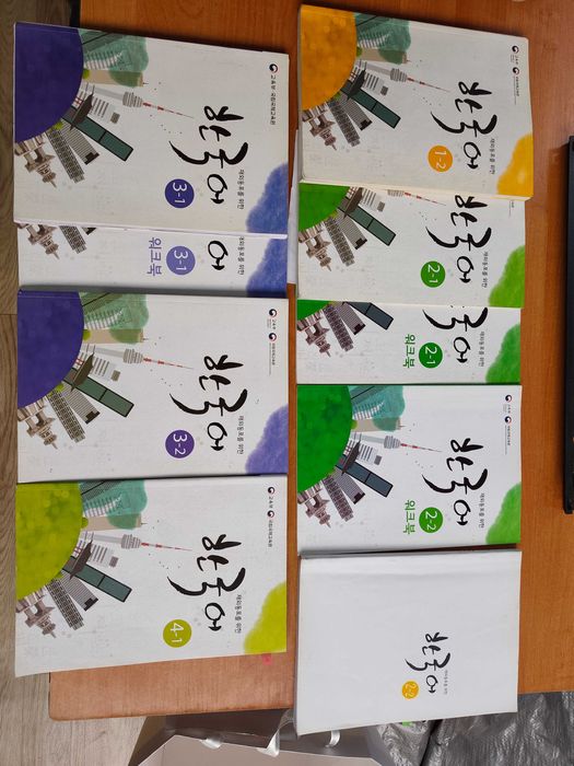 Отдам Книги по корейскому языку за пару банок пива.
