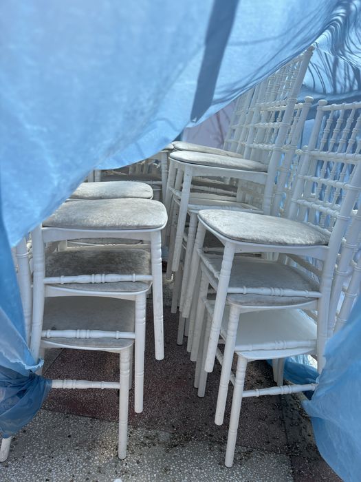 Mese si scaune horeca. Se vand la pachet . 40 lei scaunul si 250 mesele