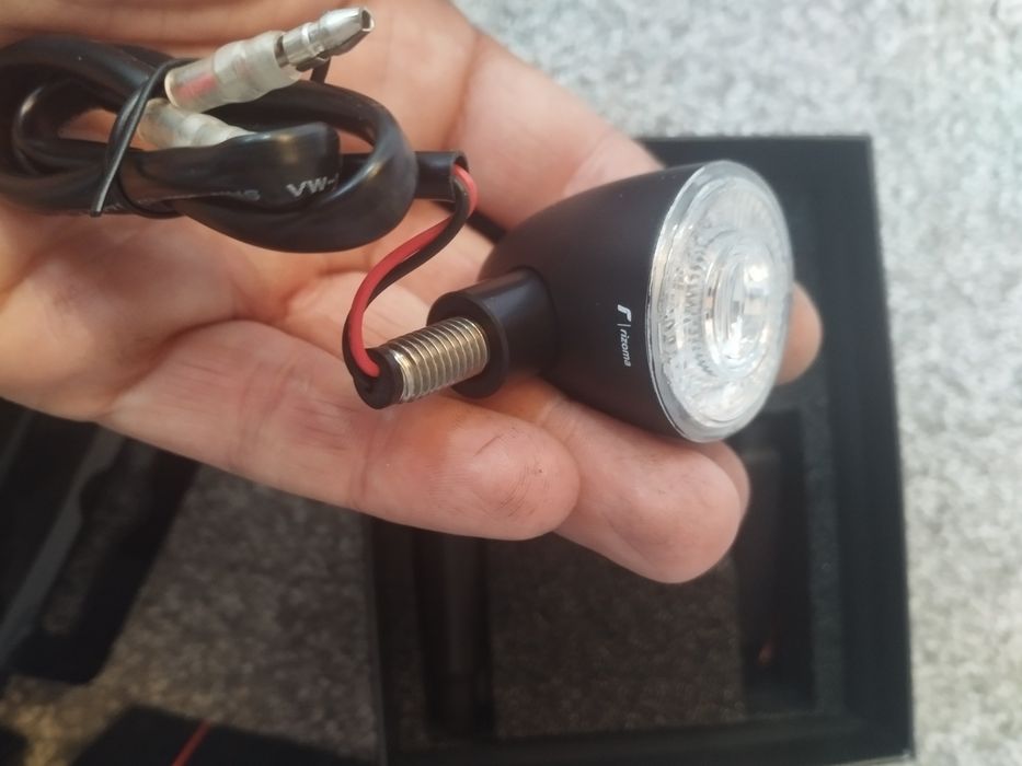 Semnalizari originale Rizoma. Produsul este nou nu a fost utilizat.