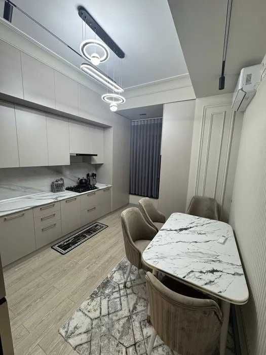 Новая 2х комнатная  с авторским ремонтом в новостройке на Сагбан