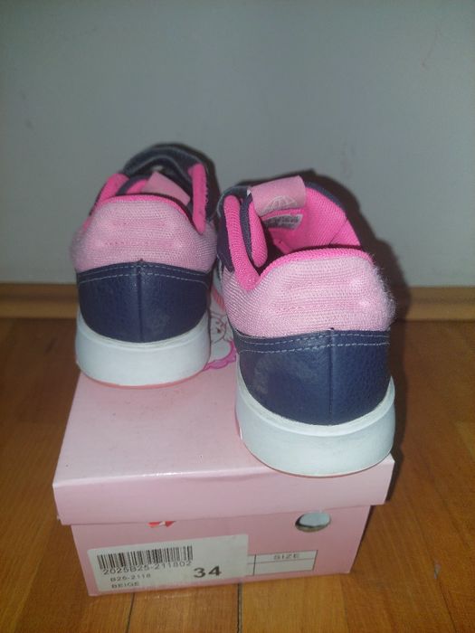 Adidas pentru fete
