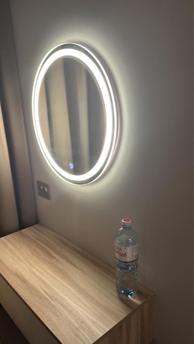 Зеркало для спальни, можно и в ванную комнату.