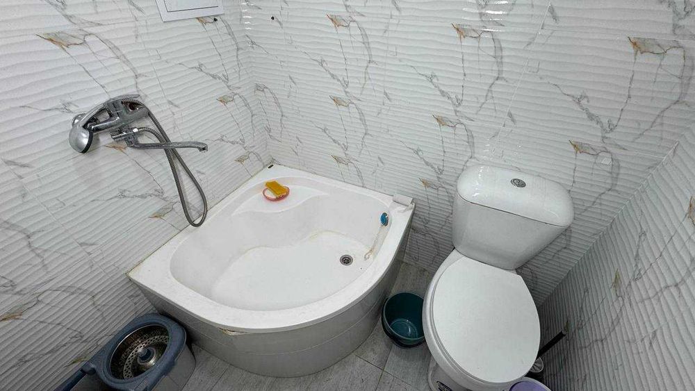 Калениский Дом Радио 1 қаватда 1 хонали квартира сотилади.ID: 1444