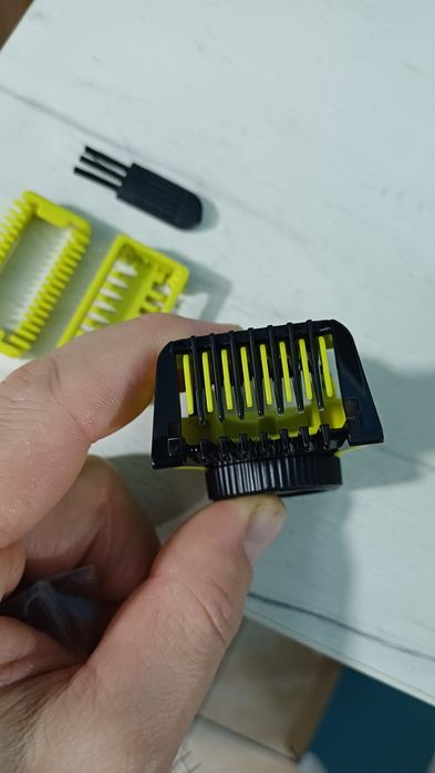 Pieptene reglabil philips one blade
