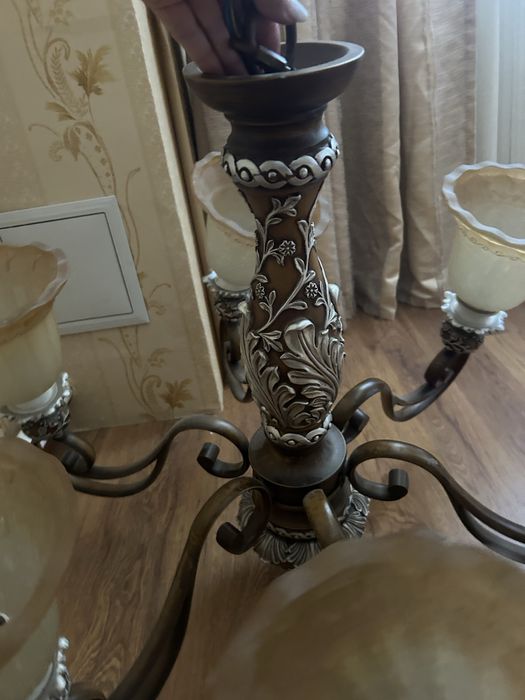 Продам люстру для зала