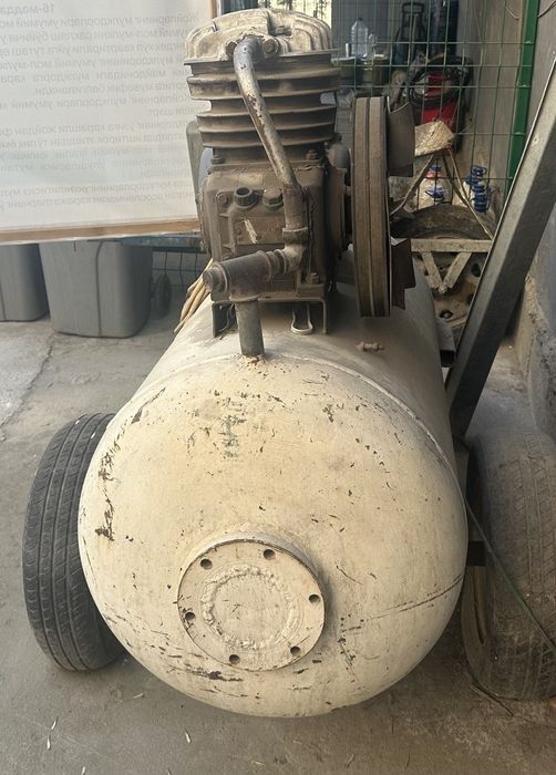 Срочна продам компрессор в хорошем состочний работает мощно продаю так