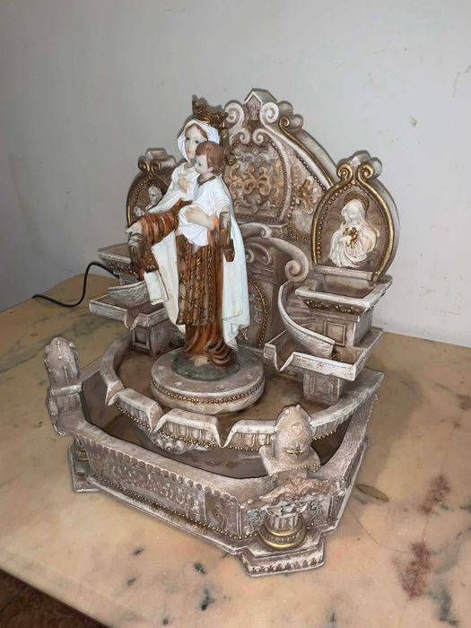 Cismea Fantana arteziana cu tenta religioasa