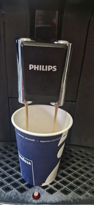 Продавам кафе автомат PHILIPS