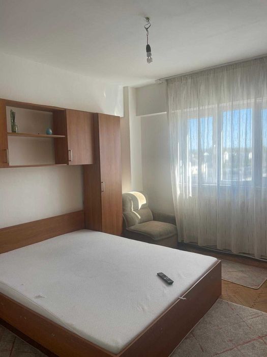 B-dul Traian, 4 camere 2 bai, etaj 6,mobilat si utilat clasic,300 euro