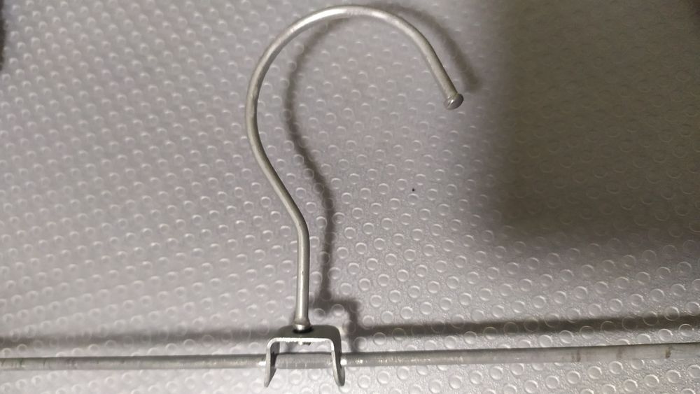 Продам вешалки с прищепками.