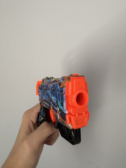 Игрушечный пистолет
