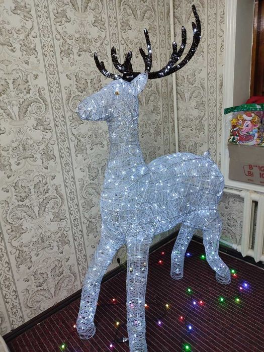 Олень новогодний светящийся