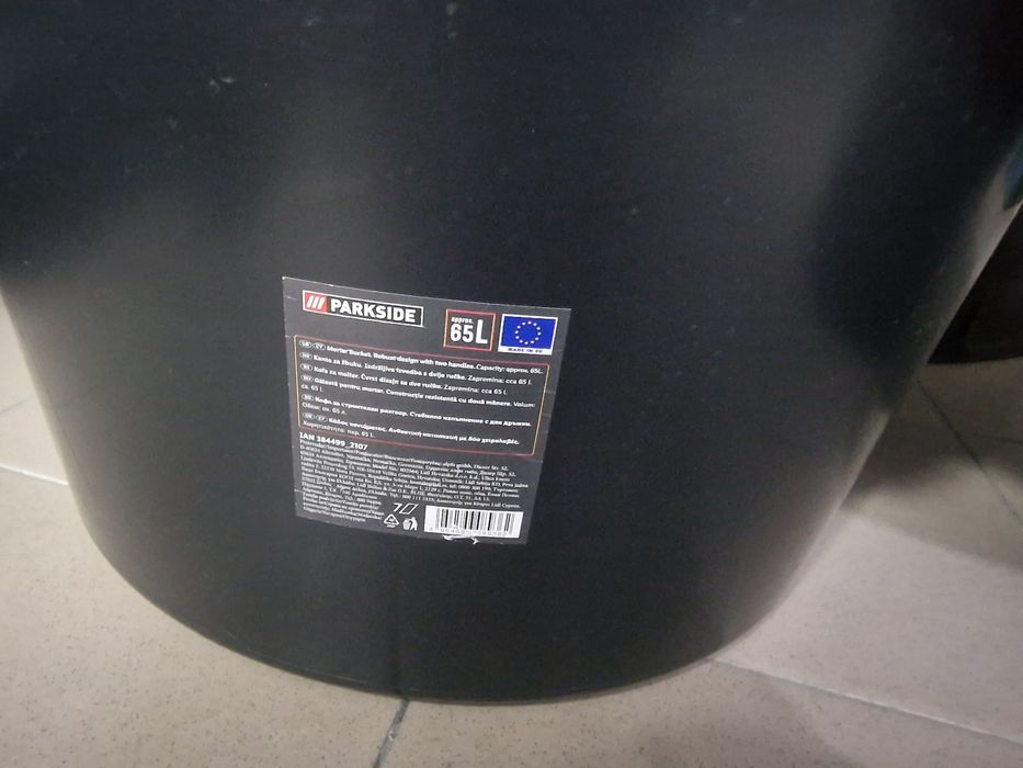 Vand cada 500l  cu capac si 3 vase plastic