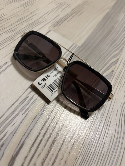 Vand ochelari de soare
